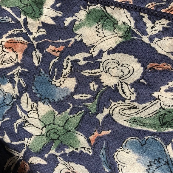 LUCKY Brand Floral Top Blouse Blue M EUC - Picture 12 of 14